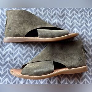 Born womens sandals. Size 9.